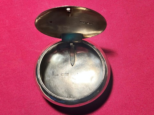 Tobacco box squeeze sprung - squeeze,