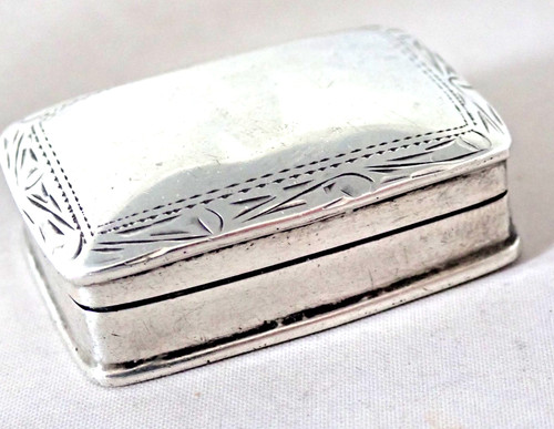 Antique pill trinket - /, box